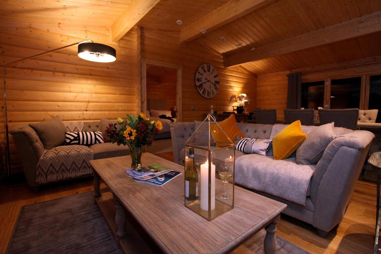 Cambridgeshire Lakes - Luxury Lodges In A Stunning Lake Location Gamlingay 外观 照片