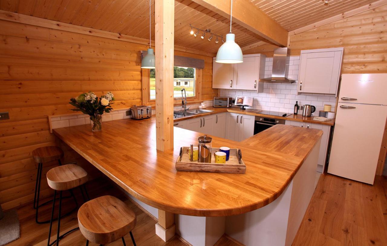 Cambridgeshire Lakes - Luxury Lodges In A Stunning Lake Location Gamlingay 外观 照片