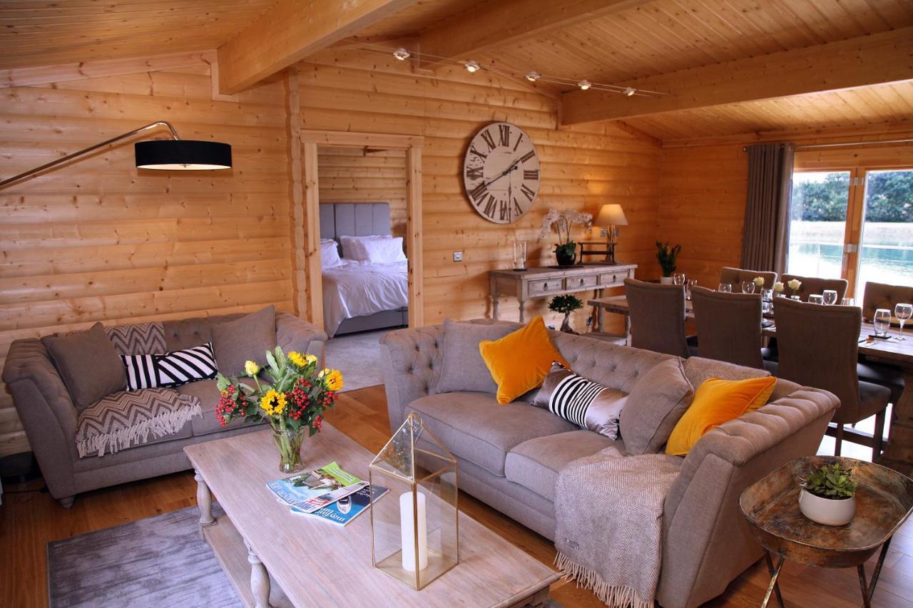 Cambridgeshire Lakes - Luxury Lodges In A Stunning Lake Location Gamlingay 外观 照片