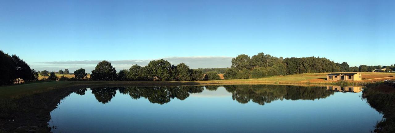 Cambridgeshire Lakes - Luxury Lodges In A Stunning Lake Location Gamlingay 外观 照片