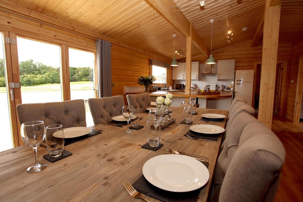 Cambridgeshire Lakes - Luxury Lodges In A Stunning Lake Location Gamlingay 外观 照片
