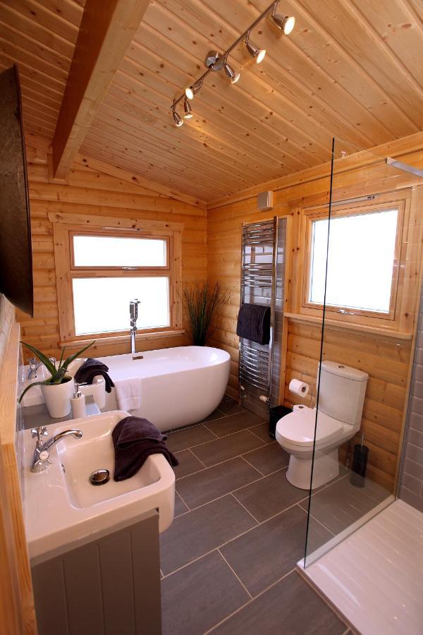 Cambridgeshire Lakes - Luxury Lodges In A Stunning Lake Location Gamlingay 外观 照片