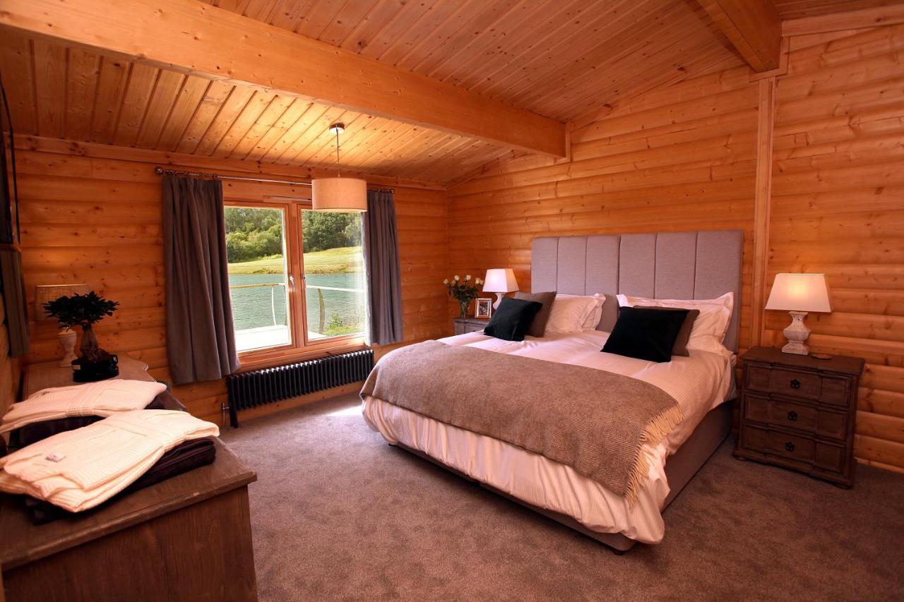 Cambridgeshire Lakes - Luxury Lodges In A Stunning Lake Location Gamlingay 外观 照片