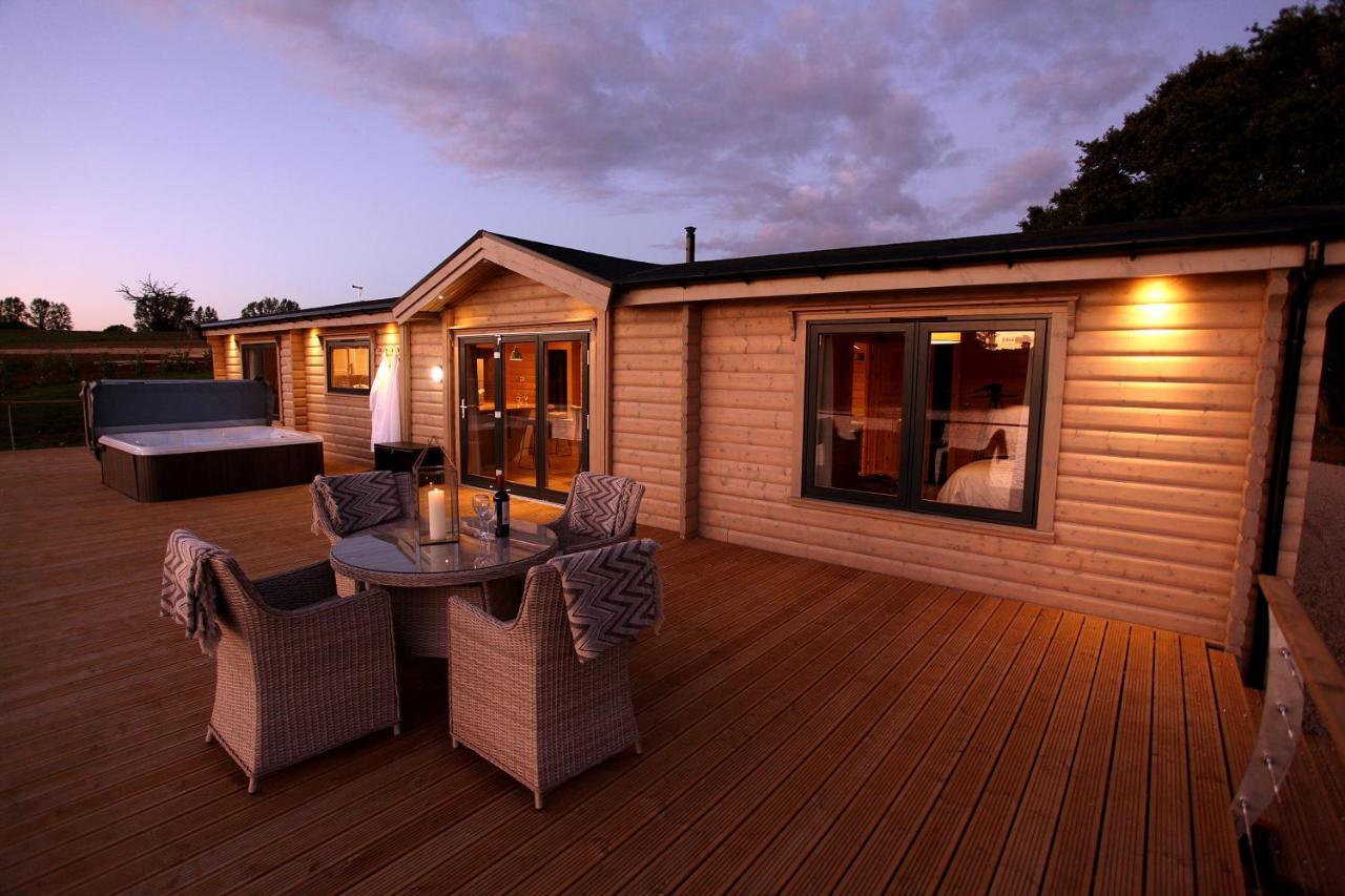 Cambridgeshire Lakes - Luxury Lodges In A Stunning Lake Location Gamlingay 外观 照片